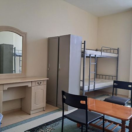 Top House Hostel Абу-Даби Экстерьер фото